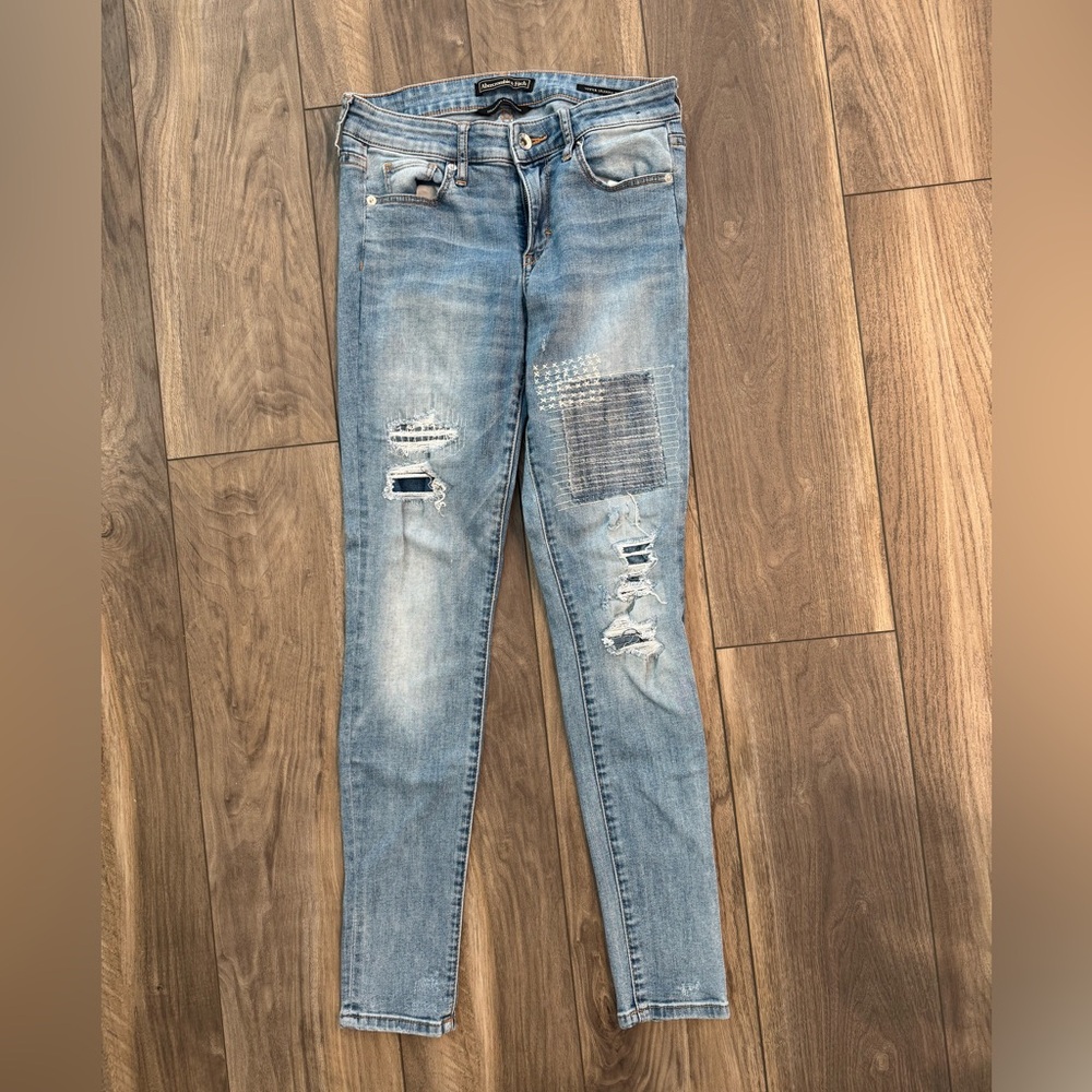 Abercrombie & Fitch Distressed Blue Jeans with patch size 26